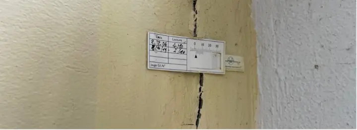 Jauge Saugnac installée sur une fissure